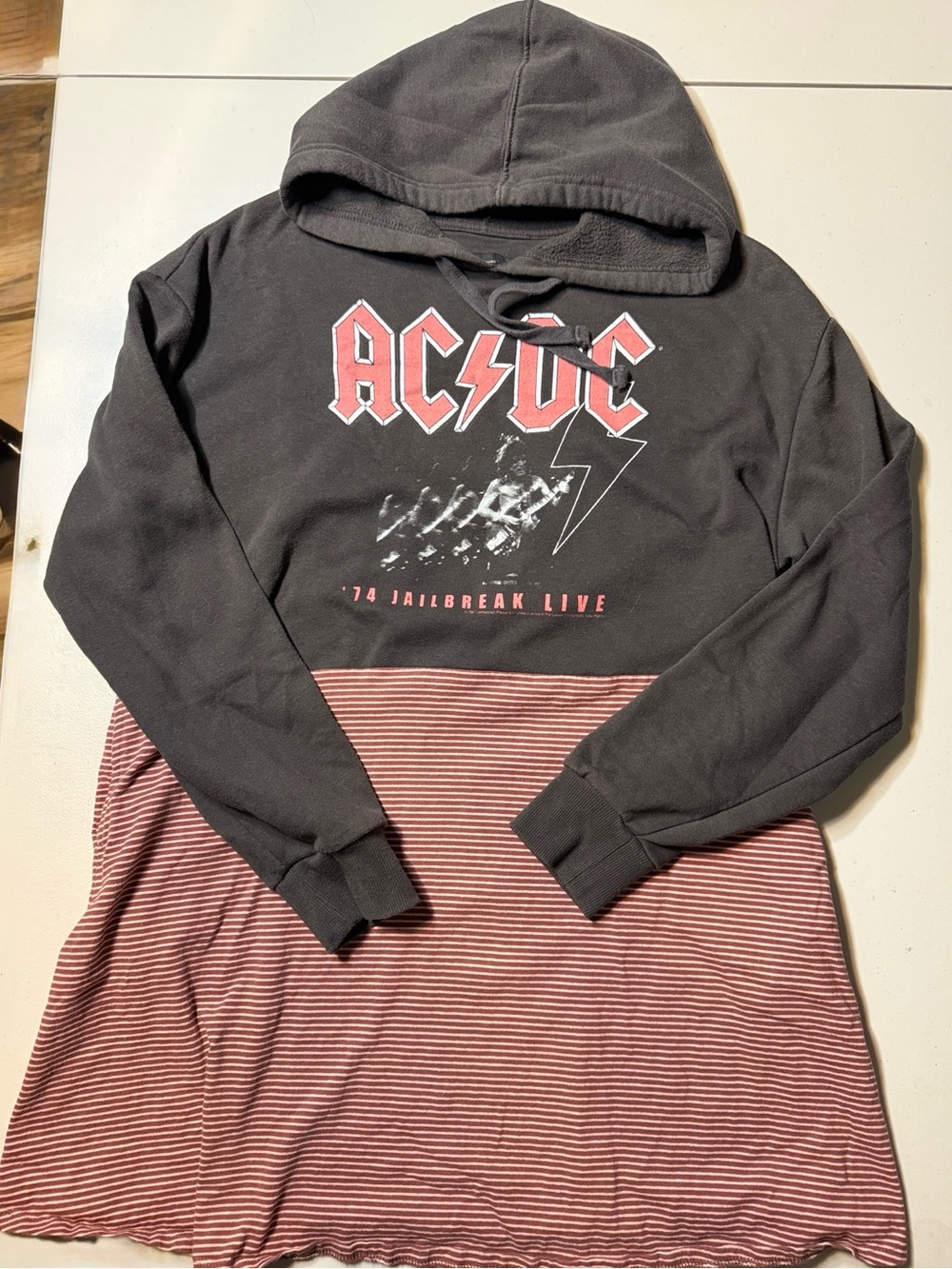 Junk Food Clothing AC/DC ‘74 Jailbreak Live Colorblock Hoodie Dress Gray/Red S